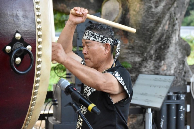 지난달 25일  ‘제4회 별빛달빛축제’가 용화면 용강리 어소마을유래비 인근 광장에서 열렸다. 이날 방문객들은 주민들이 준비한 먹거리를 즐기면서 다채로운 공연을 관람하며 이야기꽃을 피웠다.