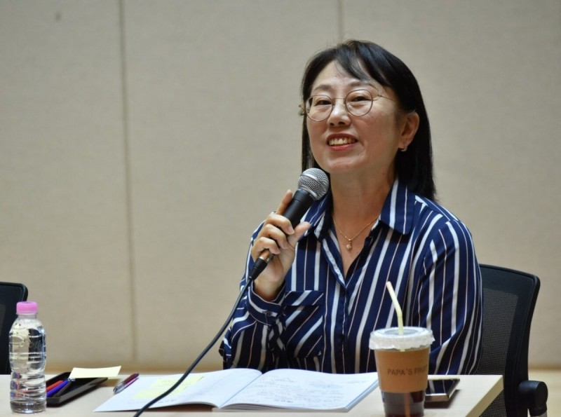 종합토론 자리에서 마지막 토론자로 나선 사회투자지원재단 김유숙 이사는 기본소득이 지역에 성공적으로 안착하려면 장기적인 안목으로 사회연대경제 조직을 육성하려는 군 차원의 밑그림이 필요하다고 조언했다. 