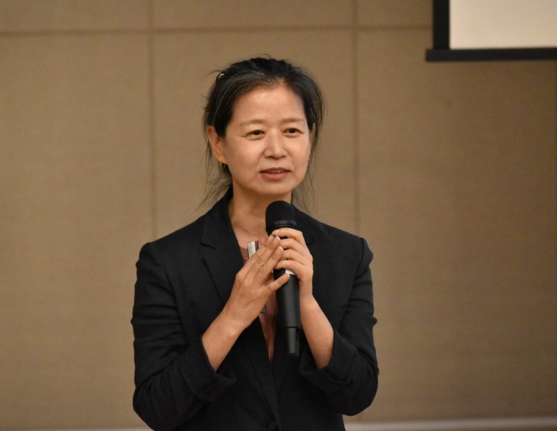 지역문화관광네트워크 김효정 대표가 문화관광 측면에서 ‘인구감소 및 지방소멸 대응전략’을 주제로 주제 발표를 하고 있다.
